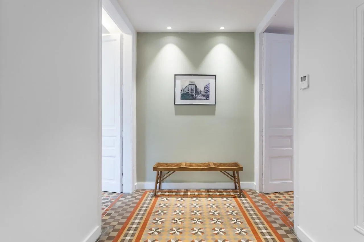 6 Dormitorios En Apartamento Modernista En El Corazon De Barcelona Apartment